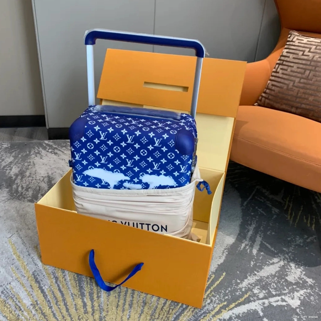 37L CLOUDS 55 SUITCASE HORIZON CABIN CUSTOM 0515